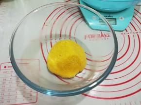 用刮刀按压成团，放冰箱冷藏