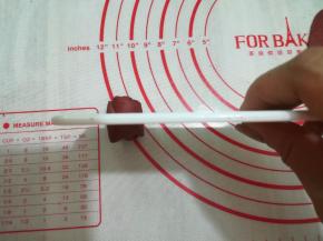 用刮板从中间切开从中间切开一分为二成两朵小玫瑰花