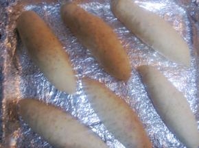 卷好的面团排放入烤盘