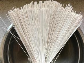 准备细的龙须面