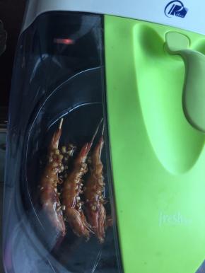 盖上锅盖焖炸3分钟