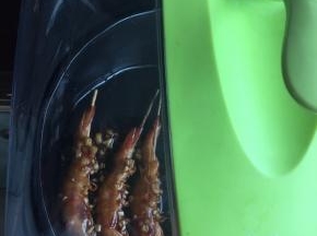 盖上锅盖焖炸3分钟