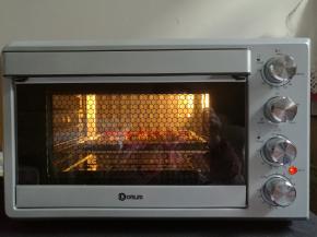 放进烤箱（东菱烤立方）烘烤10分钟（烤箱无需预热）。