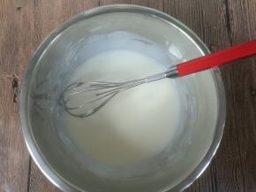 混合搅拌均匀，充分乳化，到浓稠状态。