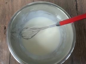 混合搅拌均匀，充分乳化，到浓稠状态。