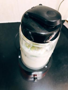 搅拌到看不见小块即可
大约1-2分钟