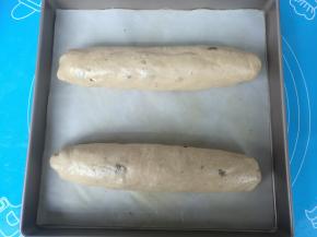 排入烤盘，放到温暖的地方进行第二次发酵。