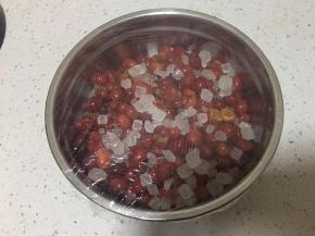 敷上保鲜膜放在冰箱冷藏过夜