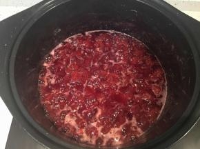 大约十分钟后果酱粘稠就可以关火了