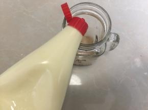 挤入蛋黄沙拉酱