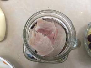 放入撕块的火腿片