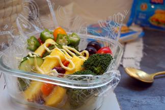 为了美观，我在便当盒里放了一张纸