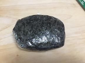 包紧压实后放入冰箱冷藏10分钟