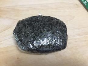 包紧压实后放入冰箱冷藏10分钟