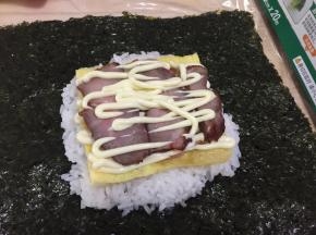 挤入沙拉酱