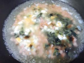 汤煮开后加一点盐 鸡精 