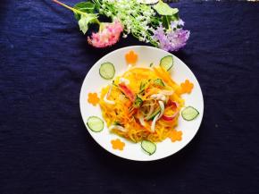 不用放酱油，更能体现玉米面条本身的颜色