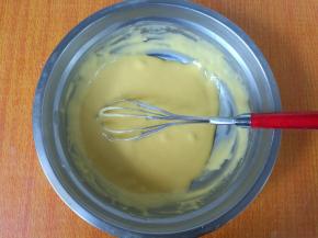 不规则搅拌均匀，不能划圈搅拌以免起筋。