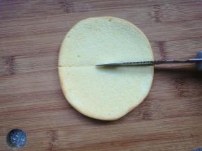 对半切，底部不切断。