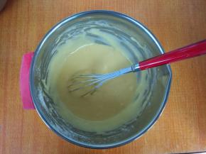 混合均匀的蛋黄糊状态。