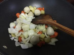 放入洋葱炒