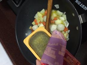 加入好侍咖喱块