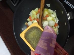 加入好侍咖喱块