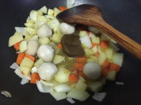 加入适量开水炒