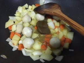 加入适量开水炒