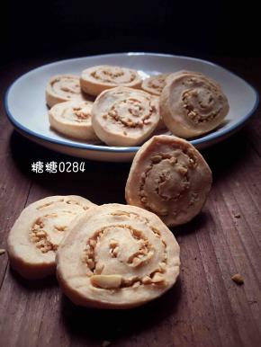 出炉放凉，咸咸的，有芝士味的年轮饼干……