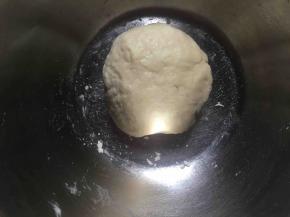 揉成一团，但不要过分搓揉哦