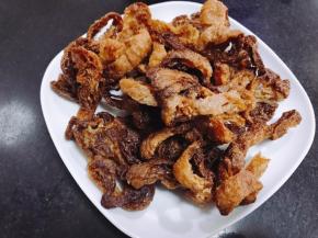 炸面筋
过程太激烈了 
只有出锅呈现了

备用 做蜜汁