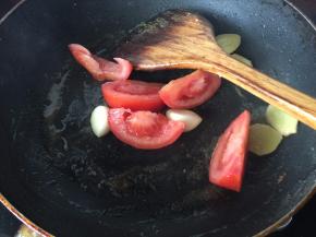 放入番茄炒