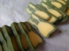 逐一切成0.6CM厚的块块；