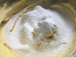 筛入低粉拌均匀