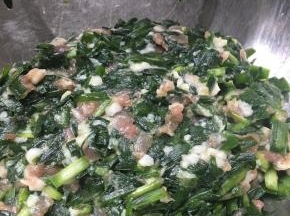 顺时针搅拌均匀