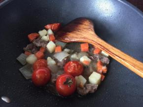 加入方才煎好的小番茄