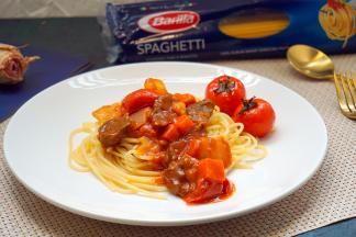 将煮好的意面装盘