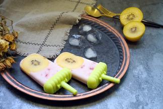 凝固后在冷冻室取出在模具外壁冲一下冷水等十几秒即可脱模