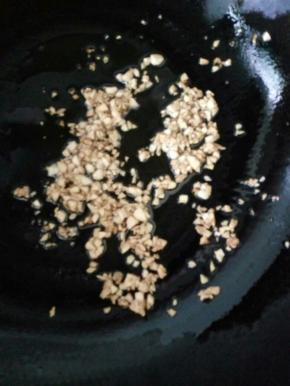 炸到颜色金黄即可