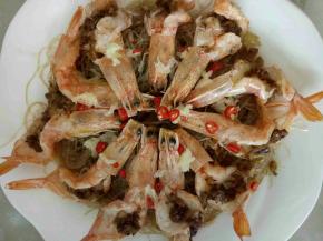 放上蒜泥和小米椒圈