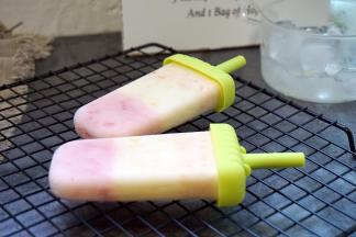 取出时在模具壁上冲一下冷水，等待十几秒即可脱模