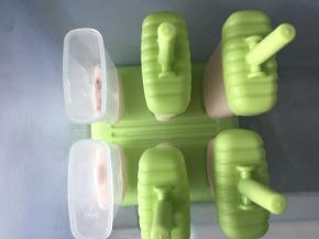 放入冰箱冷冻室冷冻至凝固