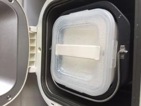 事先在面包机做好酸奶