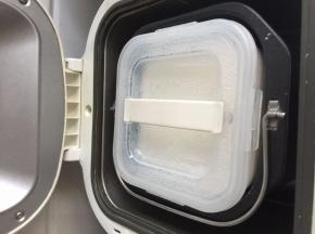 事先在面包机做好酸奶