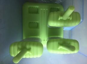 放入冰箱冷冻室冷冻至凝固即可