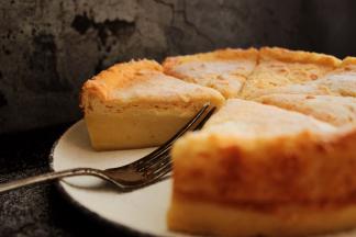 一层蛋糕、一层奶酪、一层布丁