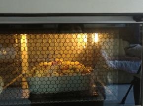 放进烤箱上下火190度烘烤20分钟即可。