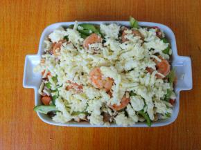 均匀的铺上马苏里拉芝士。