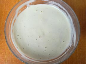 舀出一小部分与步骤2混合均匀。